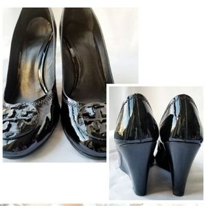 SALE 🥳Tory Burch Black Leather Wedges